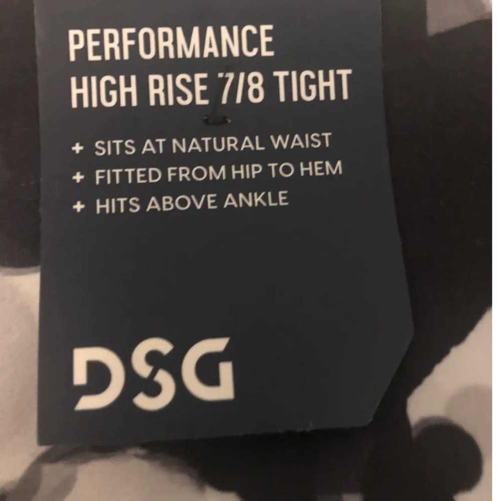 New NWT DSG Core Performance 7/8 PRT Abstract Floral B&W Tight Legging XS - Picture 2 of 3